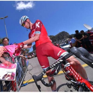 Começou o Giro 2018 – José Gonçalves já colocou bandeira portuguesa nos ecrãs.