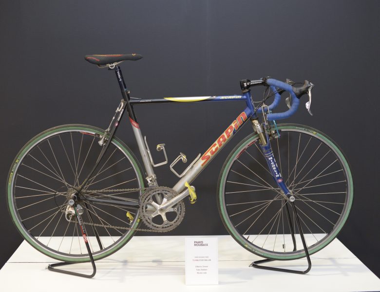 Vê como eram as bicicletas do Paris-Roubaix há 20 anos atrás.