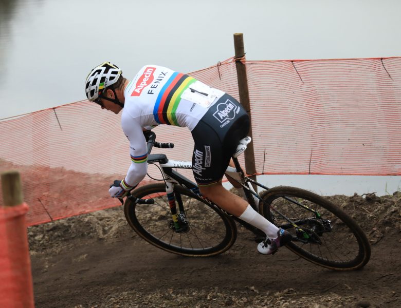 Mathieu van der Poel adia estreia no Ciclocrosse por lesão