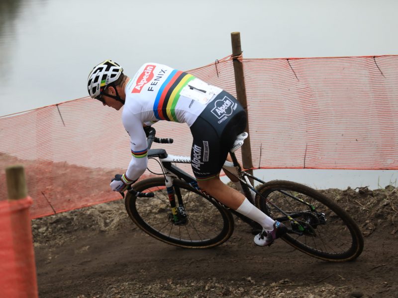 Mathieu van der Poel adia estreia no Ciclocrosse por lesão