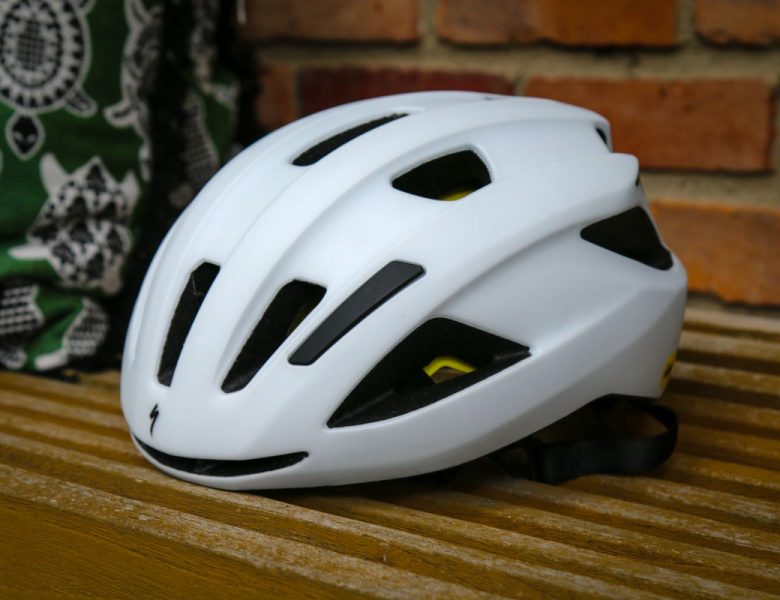 Specialized lança capacete Align II – Tecnologia MIPS a preço acessível