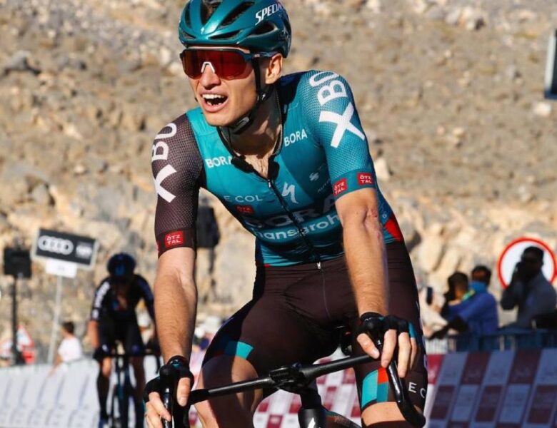 Ciclistas russos Aleksandr Vlasov e Pavel Sivakov repudiam investida militar do seu país