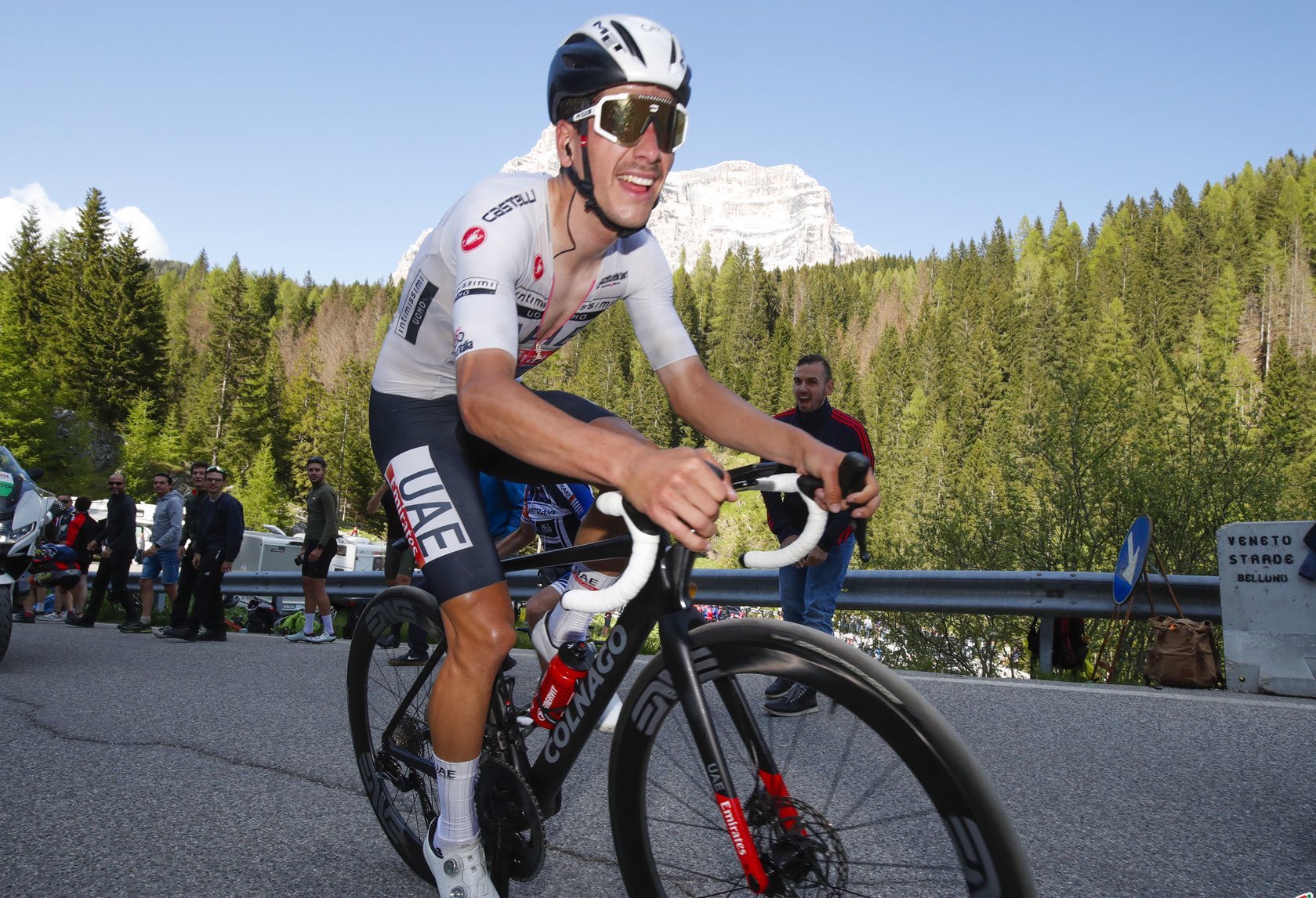 Giro de Itália – João Almeida cede, mas mantém-se na luta após 18.ª etapa