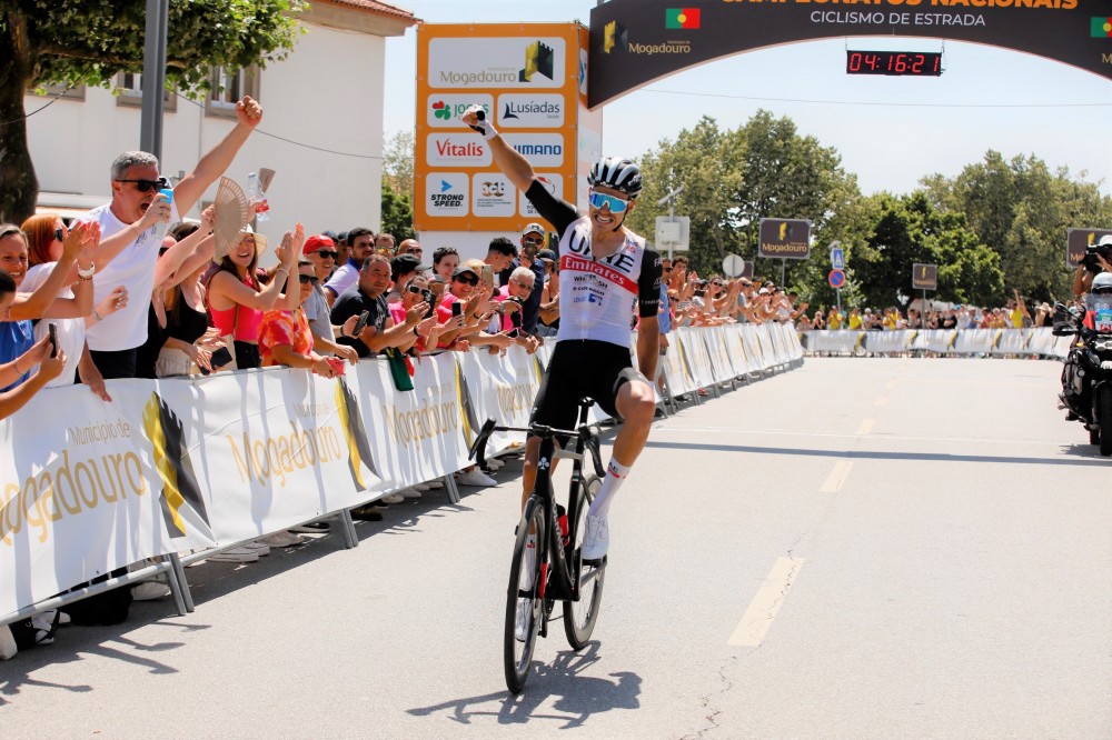 Gémeos Oliveira dão espetáculo no Campeonato Nacional de Estrada