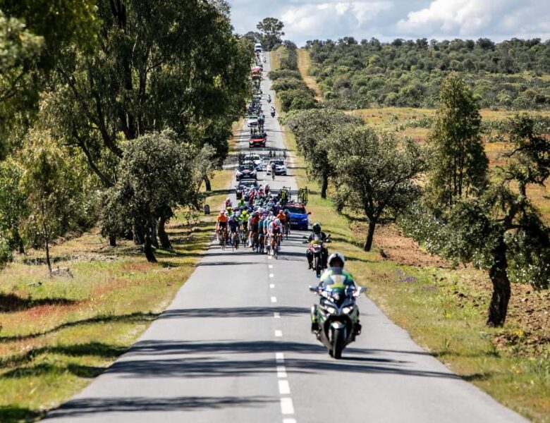 “Prova de ciclismo, pare por favor”