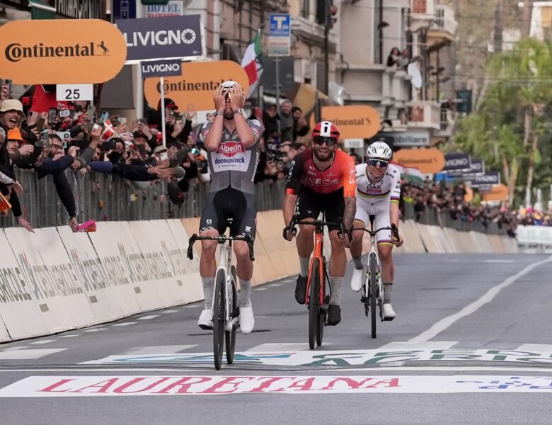 Milão-Sanremo: Van der Poel bate Ganna e Pogacar