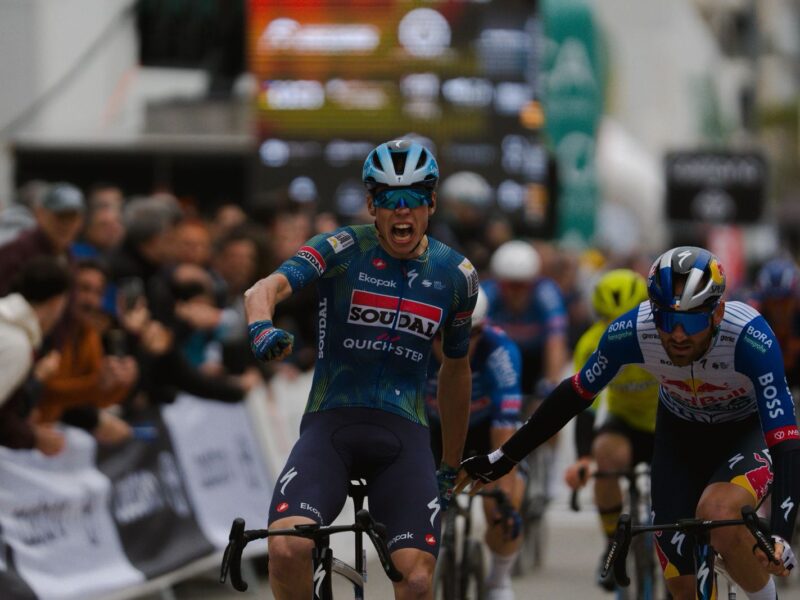 Volta ao Algarve | Magnier vence na chegada a Tavira