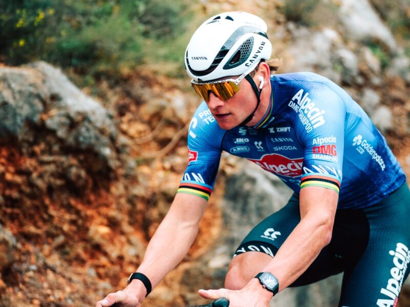 Van der Poel marca encontro com Pogacar e Van Aert nas clássicas