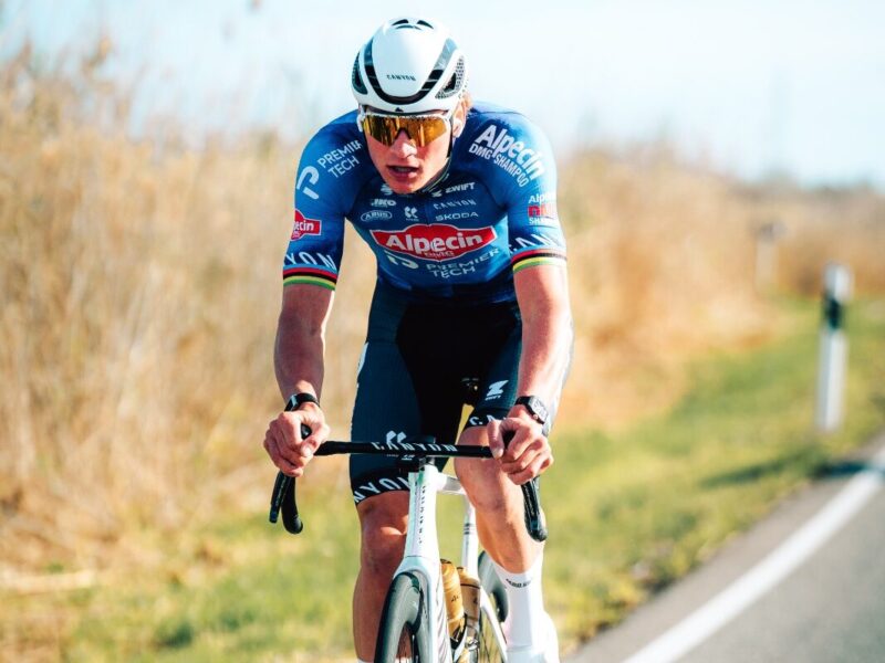 Omloop het Nieuwsblad | Van der Poel não perdoa