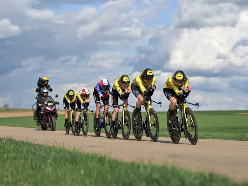 Tour Auvergne – Rhône-Alpes | Visma – Lease a Bike leva o contrarrelógio por equipas