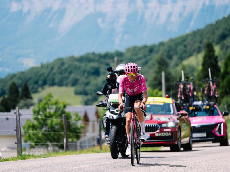 Tour Auvergne – Rhône-Alpes | EF Education leva etapa e amarela em dia de perdas para muitos favoritos