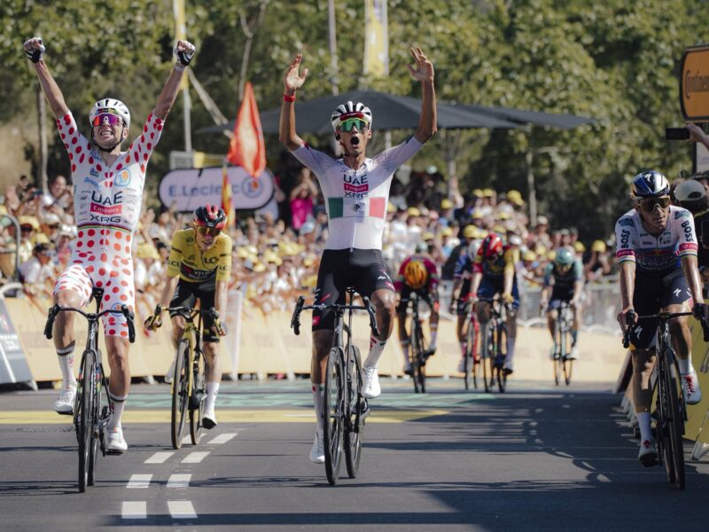 Tour de France 2026 | Pogacar dá prenda a Del Toro