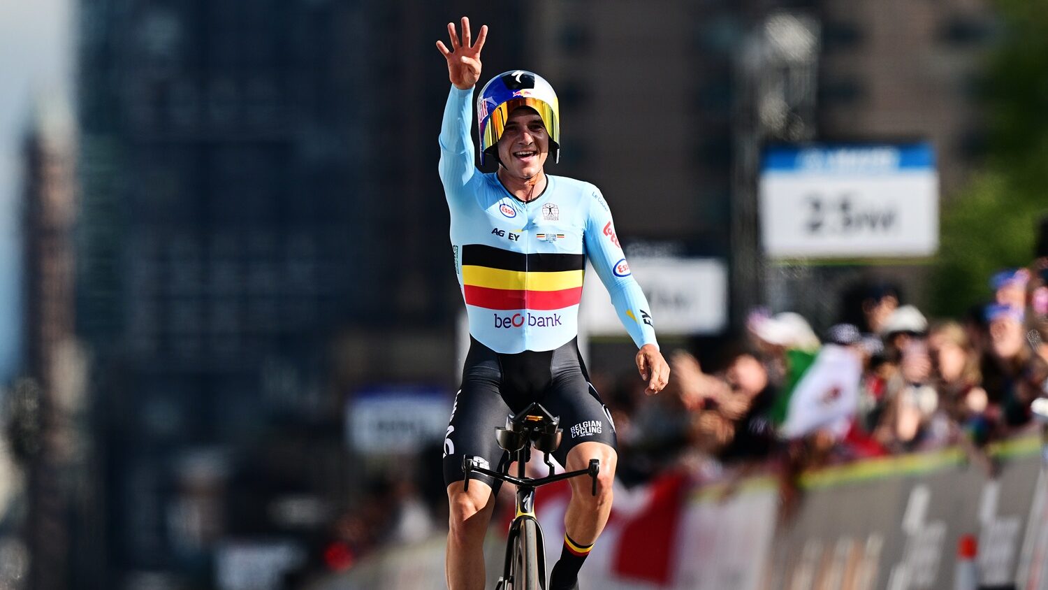 Remco Evenepoel venceu a prova do contrarrelógio individual no Mundial de Montreal