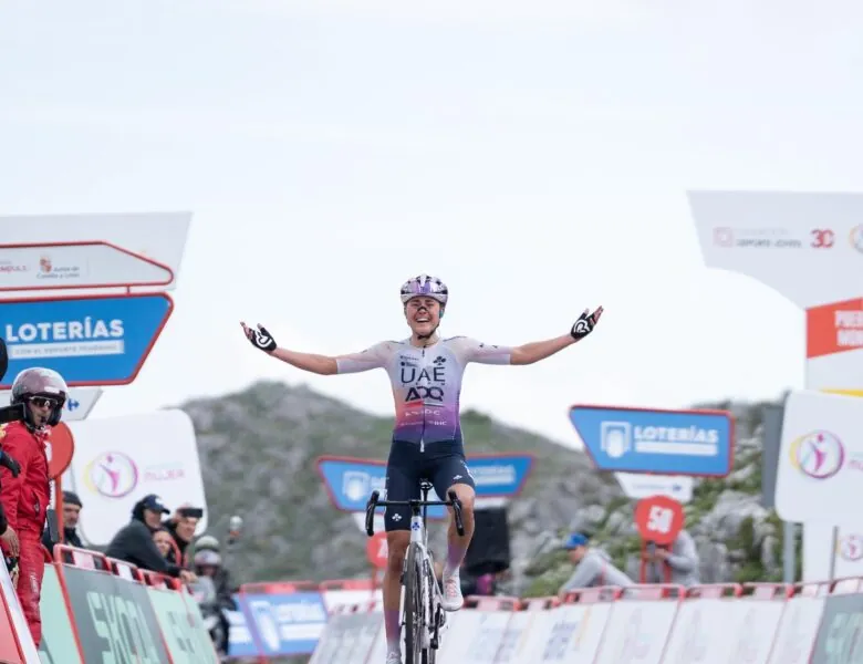 Paula Blasi, vencedora da Vuelta, deixa a UAE e ruma à Movistar